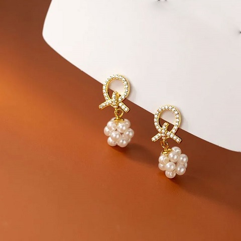 Retro Style Pearl Crystal Studded Earring (301017)