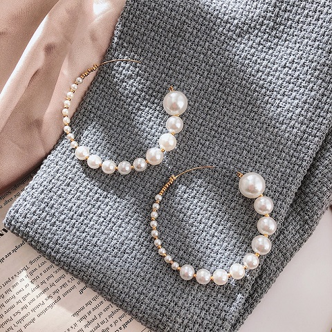 Women's Simple C Shaped Pearl Stud Earrings - 01